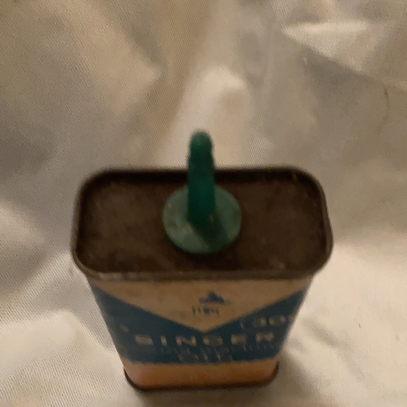 Vintage SINGER Sewing Machine OIL Tin 4 Oz 30 Cent Can Empty - Picture 5 of 9